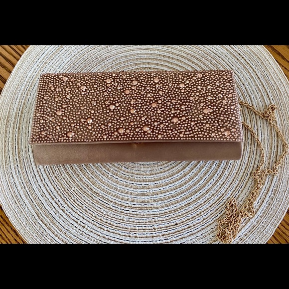 Dusty rose clutch purse with chain shoulder strap. Elegant and convenient! - Picture 1 of 2